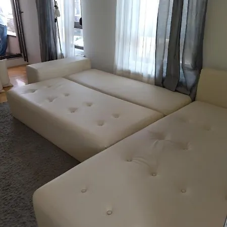 Gana Altina Lux * Belgrado