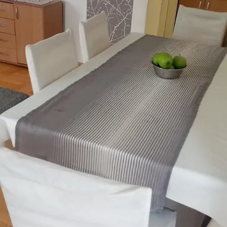 Gana Altina Lux * Belgrado